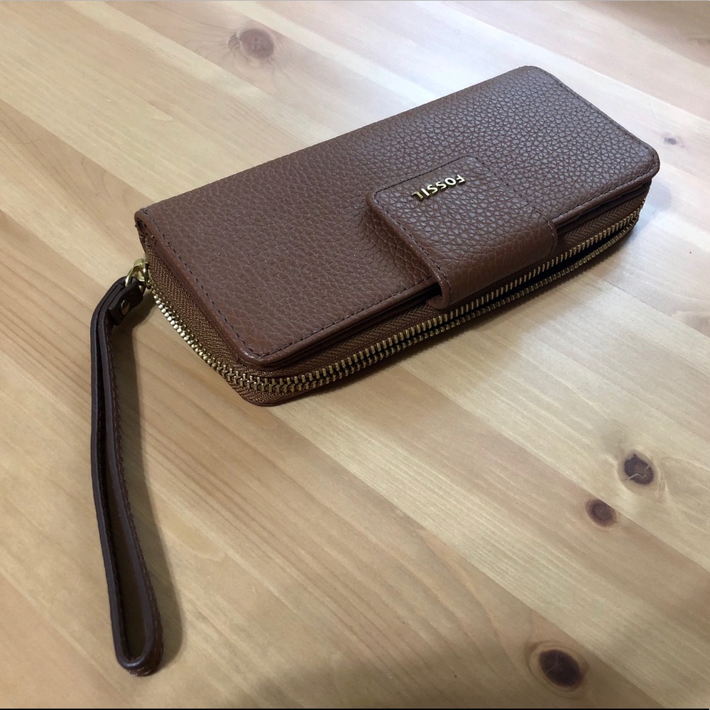 Fossil wrist wallet